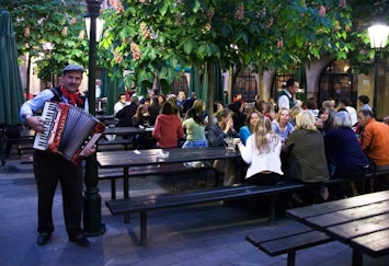 1526461242_Trad-dinner-6.jpg