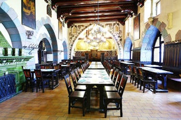 1526461309_Trad-dinner-2.jpg